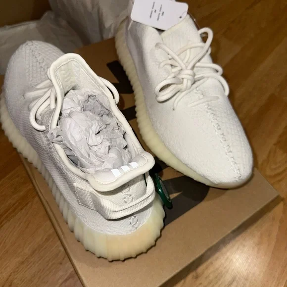 Adidas Yeezy Boost 350 V2 Box in Brown and Black - Picture 12 of 13